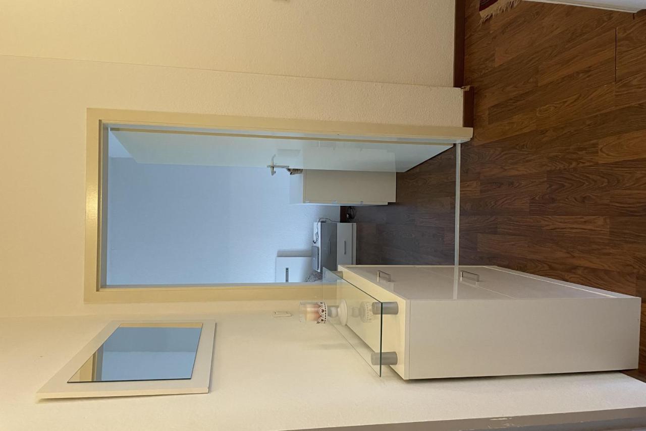 Private Apartment *