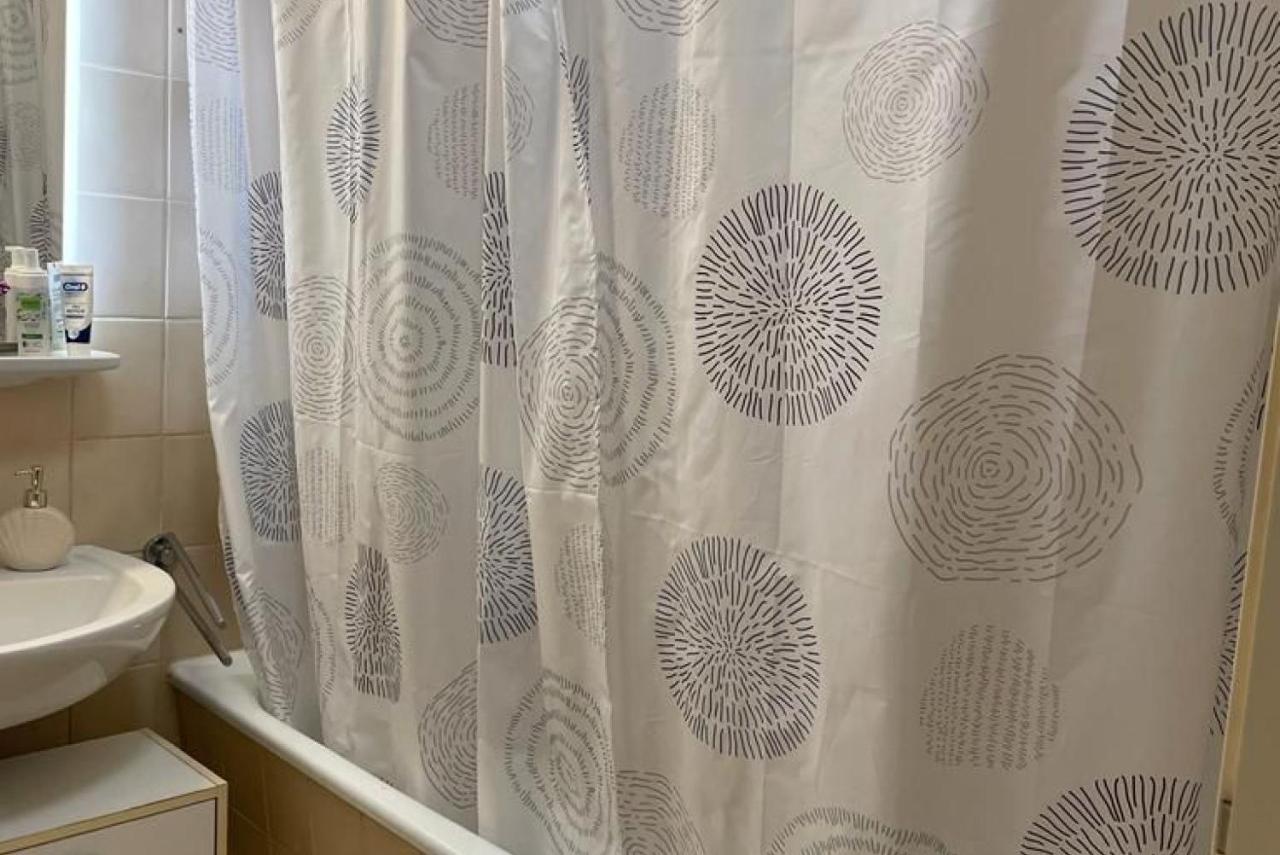 Private Apartment *